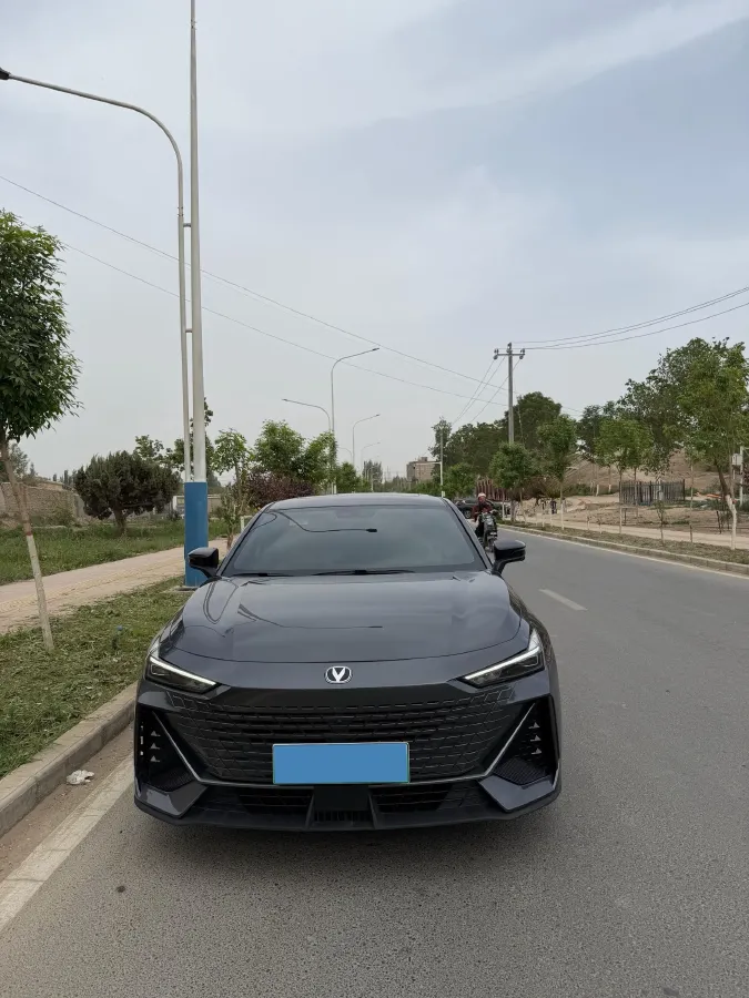 2023 ChangAn UNI-V iDD 1.5T 170HP L4 6TCT PHEV 18.4KWH,autocango,china used car exporter,china ev exporter,chinese used car exporter,chinese used ev exporter