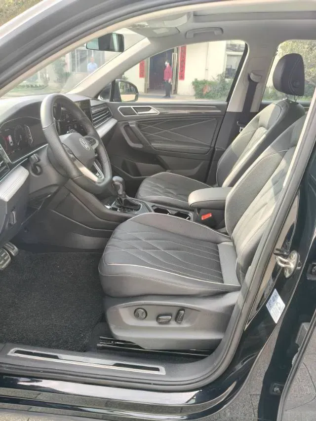 2024 Volkswagen Tiguan L 2.0T 186HP L4 7DCT,autocango,china used car exporter,china ev exporter,chinese used car exporter,chinese used ev exporter