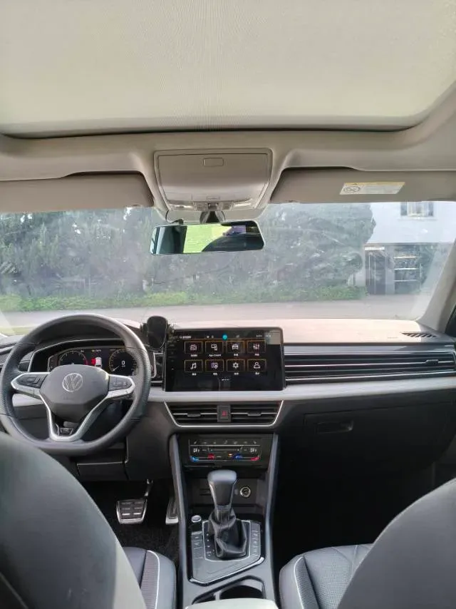 2024 Volkswagen Tiguan L 2.0T 186HP L4 7DCT,autocango,china used car exporter,china ev exporter,chinese used car exporter,chinese used ev exporter