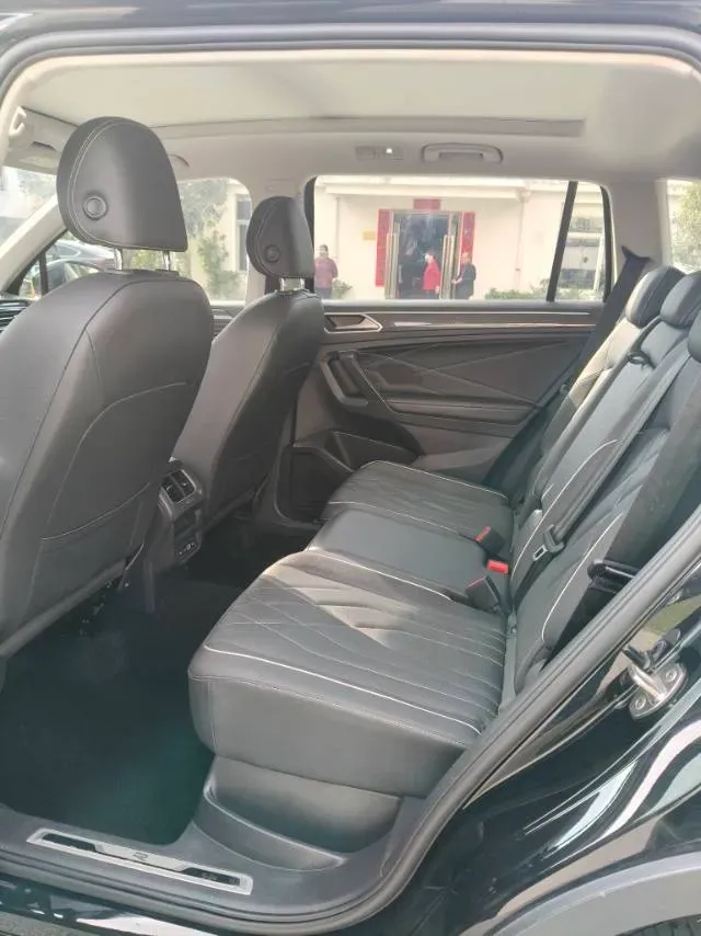 2024 Volkswagen Tiguan L 2.0T 186HP L4 7DCT,autocango,china used car exporter,china ev exporter,chinese used car exporter,chinese used ev exporter