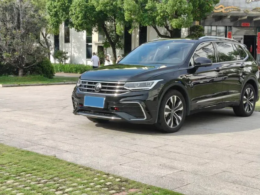 2024 Volkswagen Tiguan L 2.0T 186HP L4 7DCT,autocango,china used car exporter,china ev exporter,chinese used car exporter,chinese used ev exporter