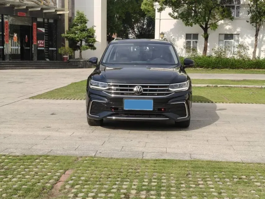 2024 Volkswagen Tiguan L 2.0T 186HP L4 7DCT,autocango,china used car exporter,china ev exporter,chinese used car exporter,chinese used ev exporter
