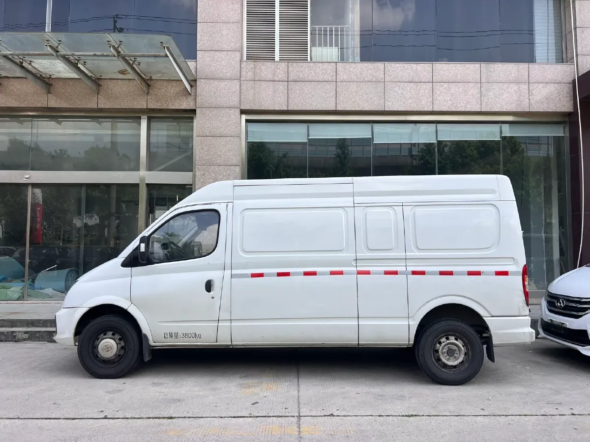 2019 MAXUS XinTu V80 2.0T 139HP L4 6MT,autocango,china used car exporter,china ev exporter,chinese used car exporter,chinese used ev exporter
