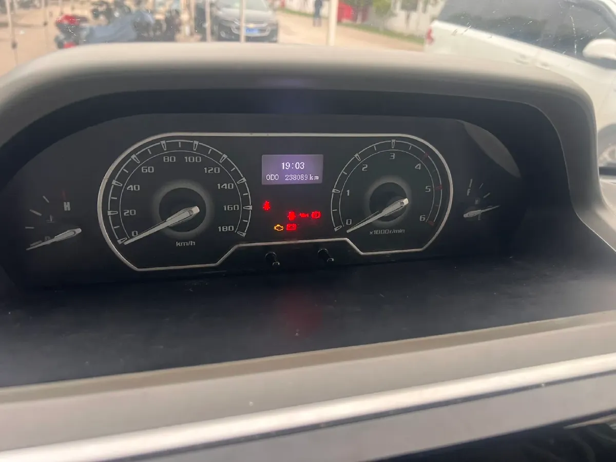 2019 MAXUS XinTu V80 2.0T 139HP L4 6MT,autocango,china used car exporter,china ev exporter,chinese used car exporter,chinese used ev exporter