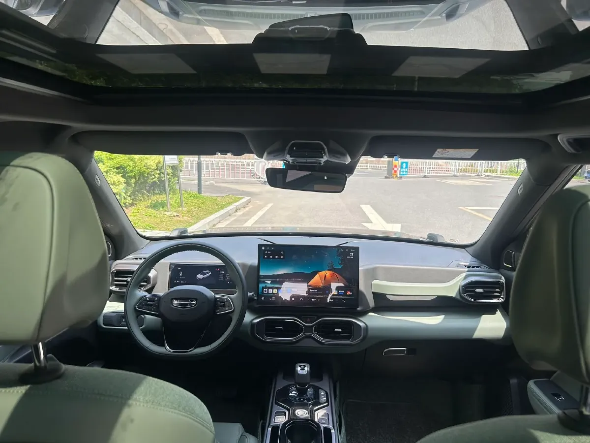 2025 Geely Cowboy 1.5T 181HP L4 7DCT,autocango,china used car exporter,china ev exporter,chinese used car exporter,chinese used ev exporter