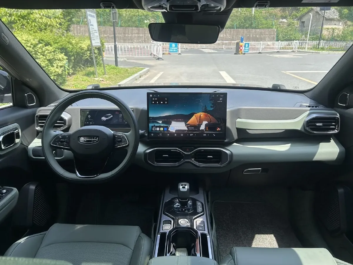 2025 Geely Cowboy 1.5T 181HP L4 7DCT,autocango,china used car exporter,china ev exporter,chinese used car exporter,chinese used ev exporter