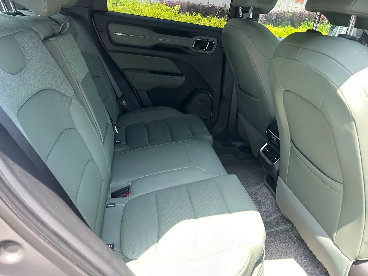 2025 Geely Cowboy 1.5T 181HP L4 7DCT,autocango,china used car exporter,china ev exporter,chinese used car exporter,chinese used ev exporter