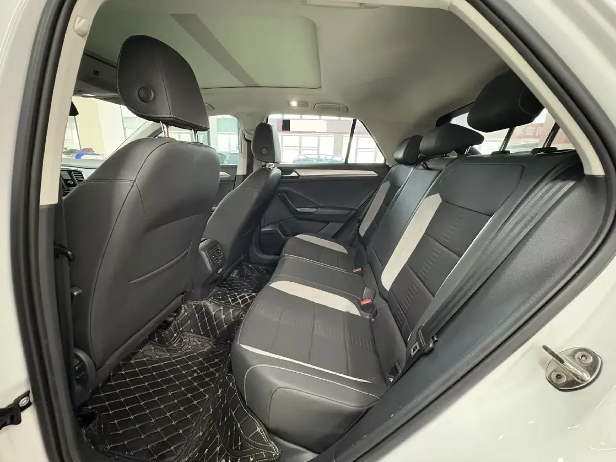 2020 Volkswagen T-Roc 1.4T 131HP L4 7DCT,autocango,china used car exporter,china ev exporter,chinese used car exporter,chinese used ev exporter