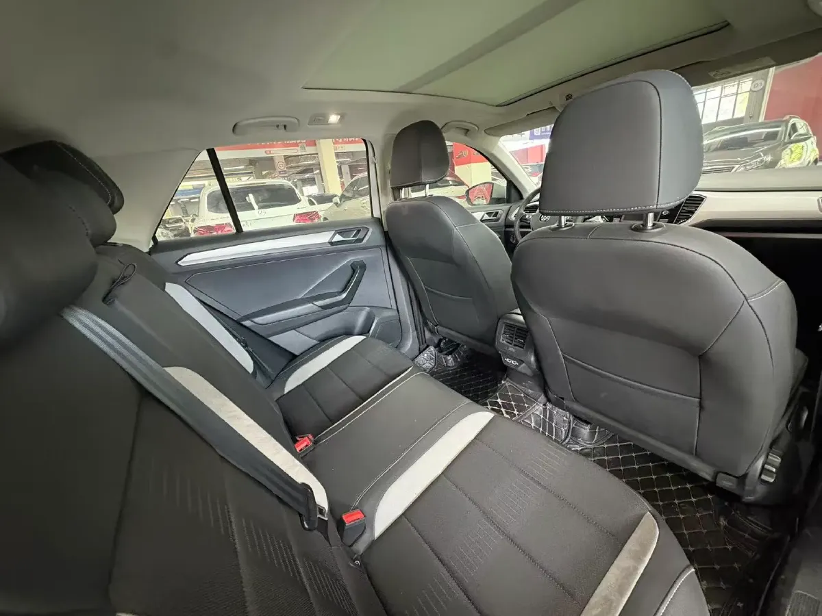 2020 Volkswagen T-Roc 1.4T 131HP L4 7DCT,autocango,china used car exporter,china ev exporter,chinese used car exporter,chinese used ev exporter