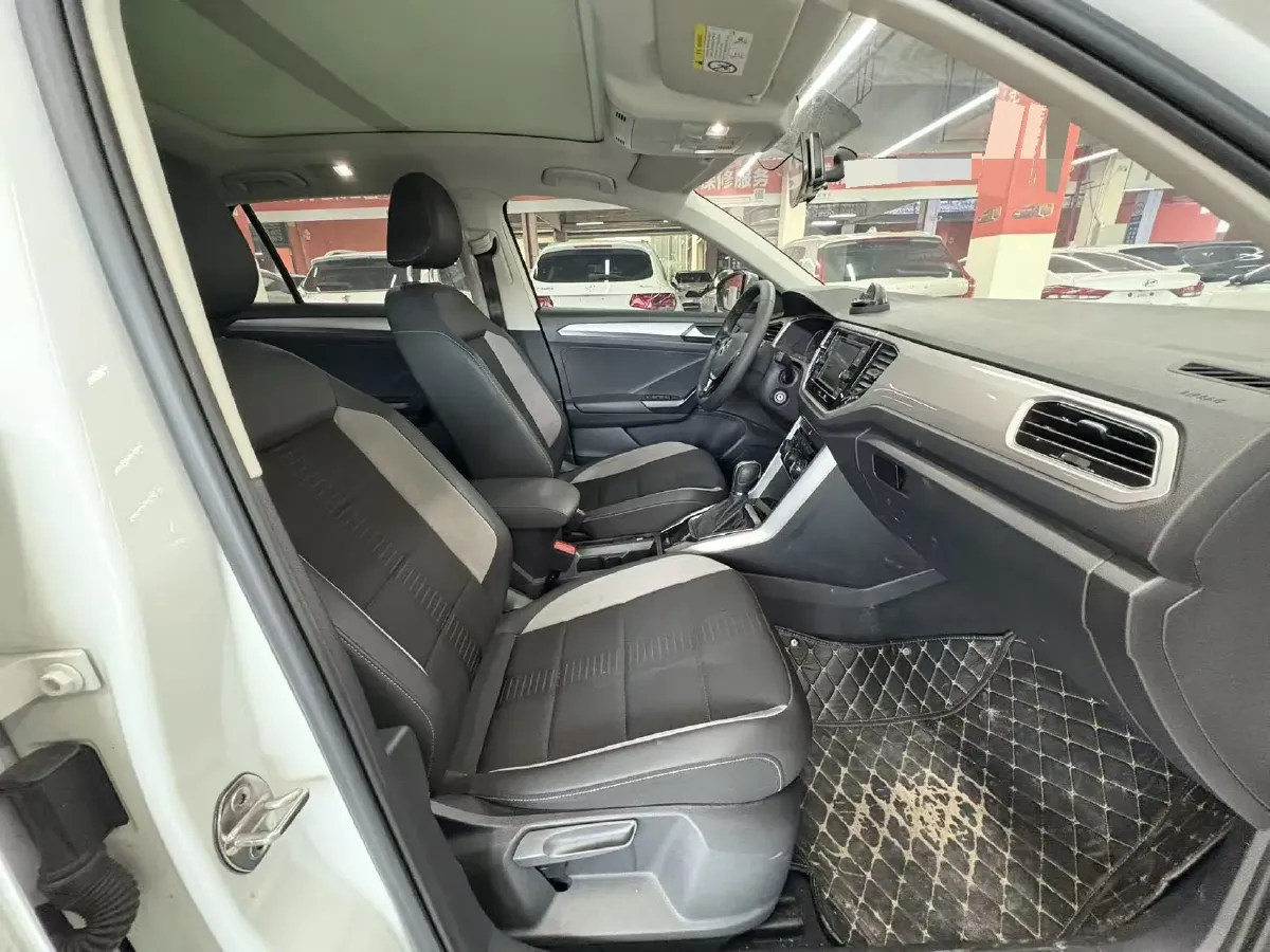 2020 Volkswagen T-Roc 1.4T 131HP L4 7DCT,autocango,china used car exporter,china ev exporter,chinese used car exporter,chinese used ev exporter