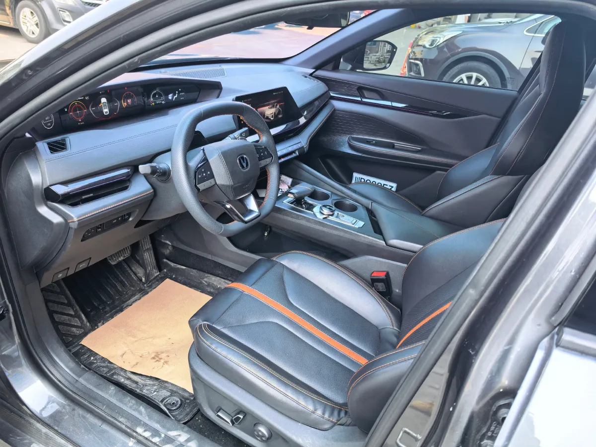 2024 ChangAn UNI-V 1.5T 188HP L4 7DCT,autocango,china used car exporter,china ev exporter,chinese used car exporter,chinese used ev exporter