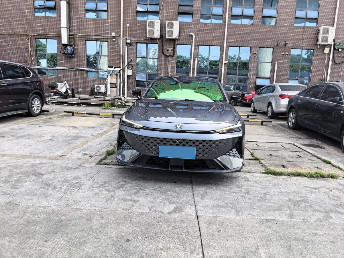 2024 ChangAn UNI-V 1.5T 188HP L4 7DCT,autocango,china used car exporter,china ev exporter,chinese used car exporter,chinese used ev exporter