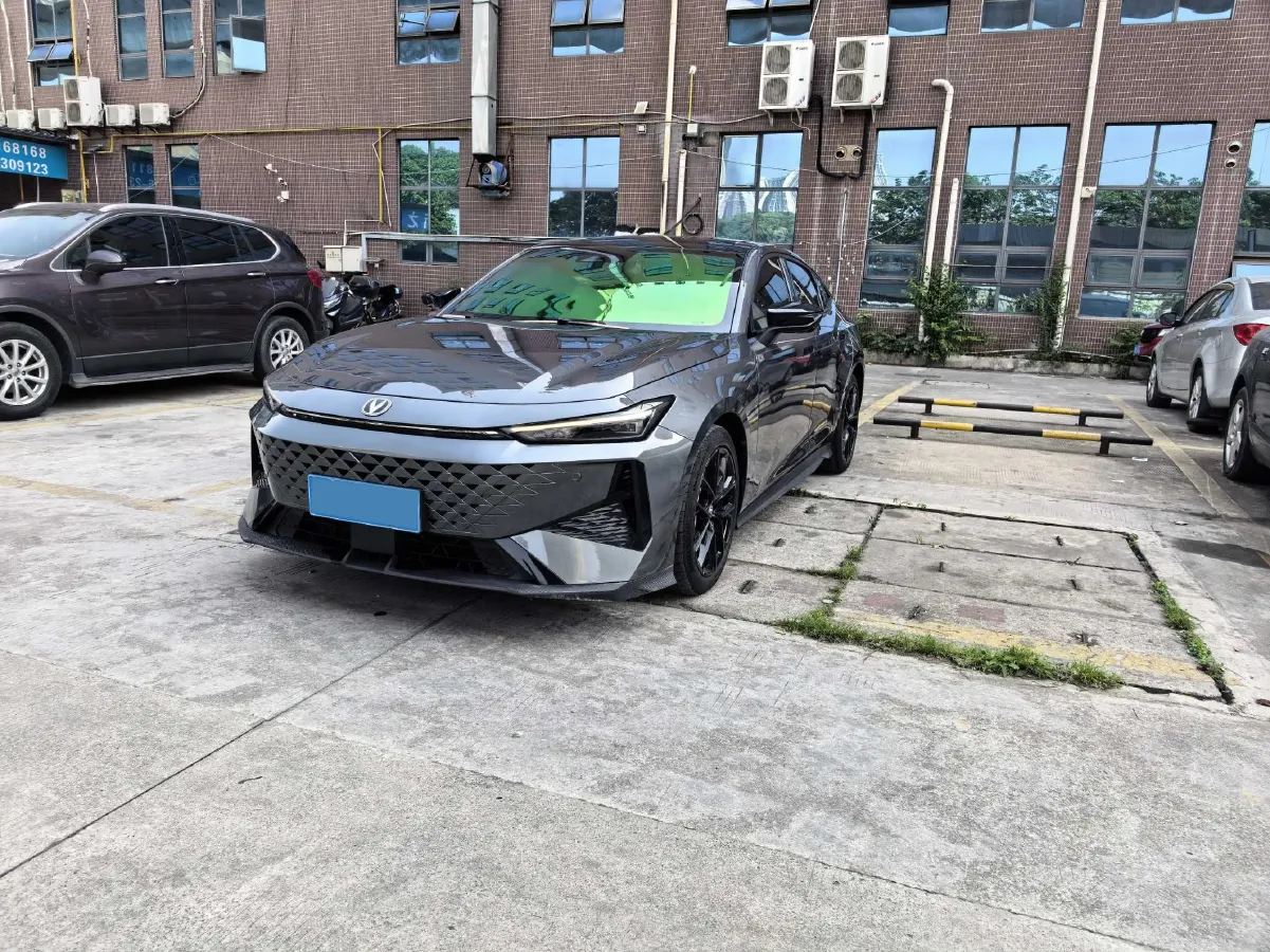 2024 ChangAn UNI-V 1.5T 188HP L4 7DCT,autocango,china used car exporter,china ev exporter,chinese used car exporter,chinese used ev exporter