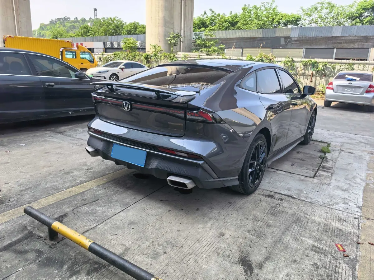 2024 ChangAn UNI-V 1.5T 188HP L4 7DCT,autocango,china used car exporter,china ev exporter,chinese used car exporter,chinese used ev exporter