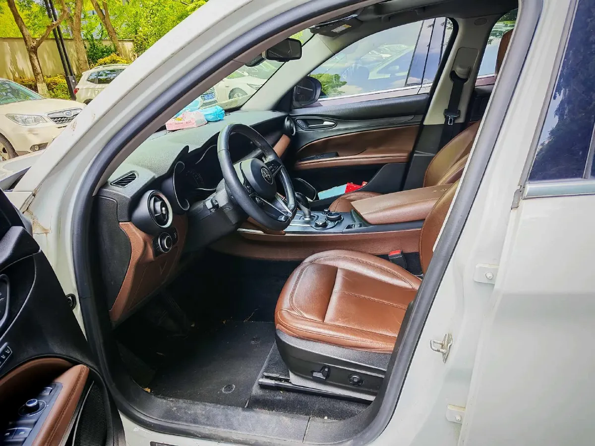 2017 Jaguar XE 2.0T 240HP L4 8AT,autocango,china used car exporter,china ev exporter,chinese used car exporter,chinese used ev exporter