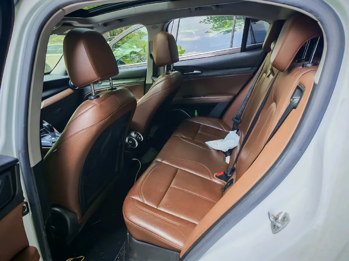 2017 Jaguar XE 2.0T 240HP L4 8AT,autocango,china used car exporter,china ev exporter,chinese used car exporter,chinese used ev exporter