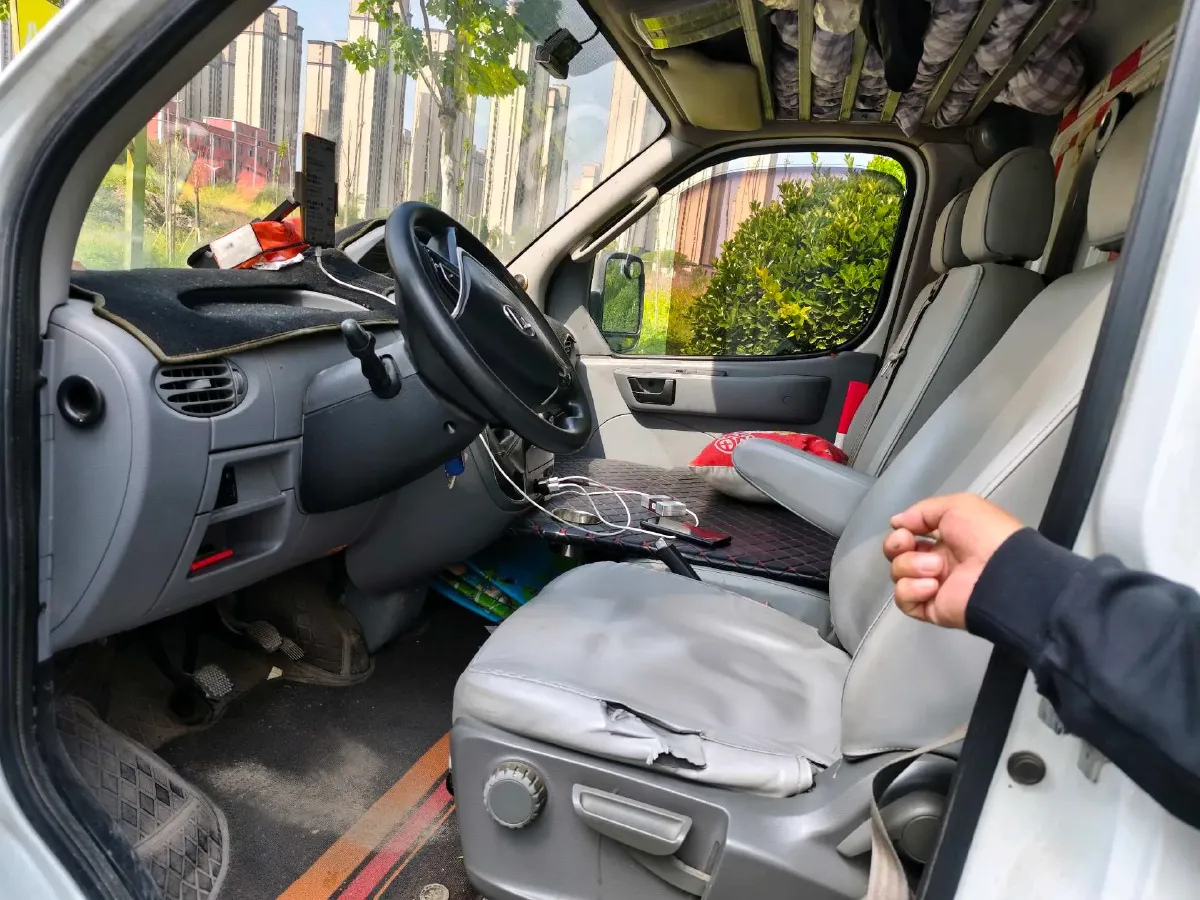 2021 MAXUS XinTu V80 2.0T 139HP L4 6MT,autocango,china used car exporter,china ev exporter,chinese used car exporter,chinese used ev exporter