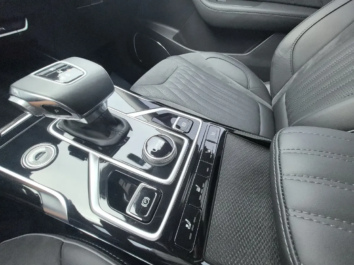 2022 HongQi HS5 2.0T 224HP L4 6AT,autocango,china used car exporter,china ev exporter,chinese used car exporter,chinese used ev exporter