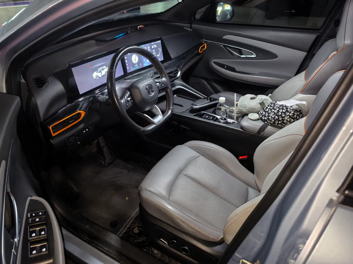 2022 ChangAn UNI-T 1.5T 188HP L4 7DCT,autocango,china used car exporter,china ev exporter,chinese used car exporter,chinese used ev exporter