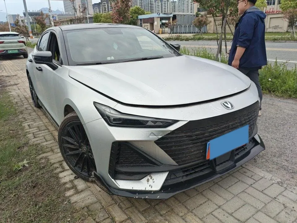 2022 ChangAn UNI-V 1.5T 188HP L4 7DCT,autocango,china used car exporter,china ev exporter,chinese used car exporter,chinese used ev exporter