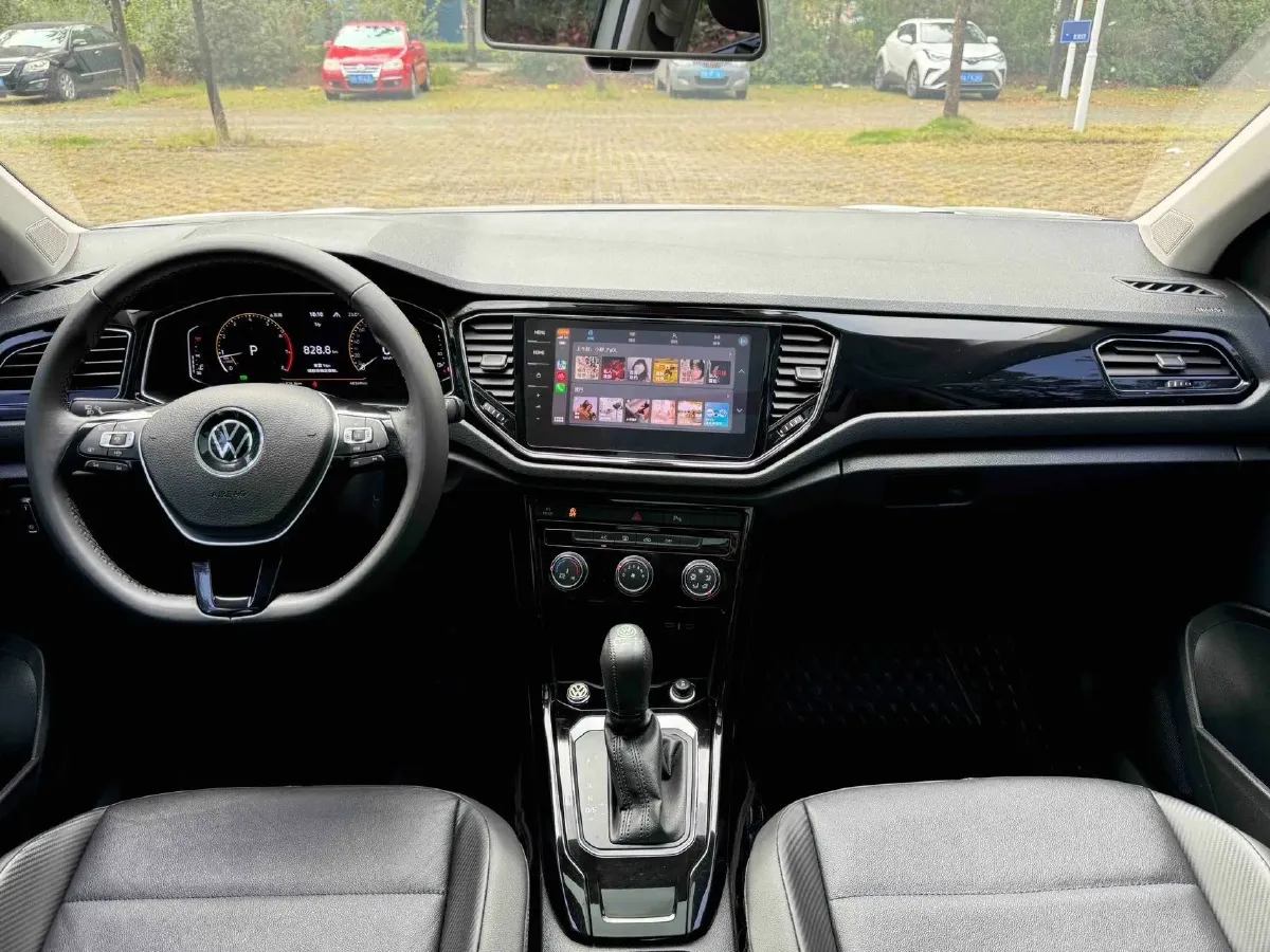 2022 Volkswagen T-Roc 1.4T 150HP L4 7DCT,autocango,china used car exporter,china ev exporter,chinese used car exporter,chinese used ev exporter