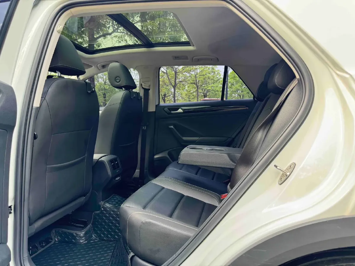 2022 Volkswagen T-Roc 1.4T 150HP L4 7DCT,autocango,china used car exporter,china ev exporter,chinese used car exporter,chinese used ev exporter