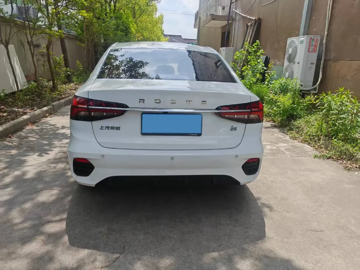 2021 Roewe i5 1.5L 120HP L4 5MT,autocango,china used car exporter,china ev exporter,chinese used car exporter,chinese used ev exporter