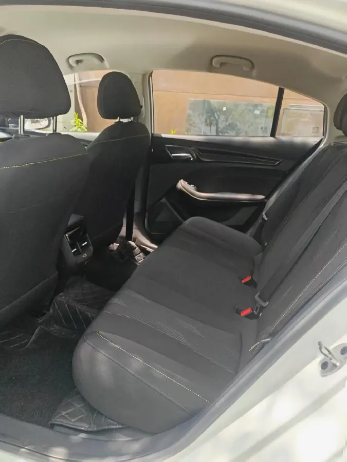 2021 Roewe i5 1.5L 120HP L4 5MT,autocango,china used car exporter,china ev exporter,chinese used car exporter,chinese used ev exporter