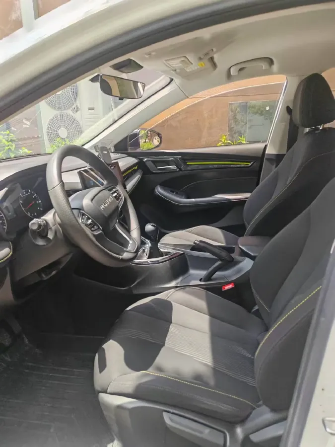 2021 Roewe i5 1.5L 120HP L4 5MT,autocango,china used car exporter,china ev exporter,chinese used car exporter,chinese used ev exporter