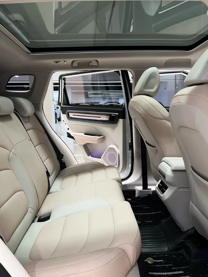 2023 Geely ICON 1.5T 181HP L4 7DCT,autocango,china used car exporter,china ev exporter,chinese used car exporter,chinese used ev exporter