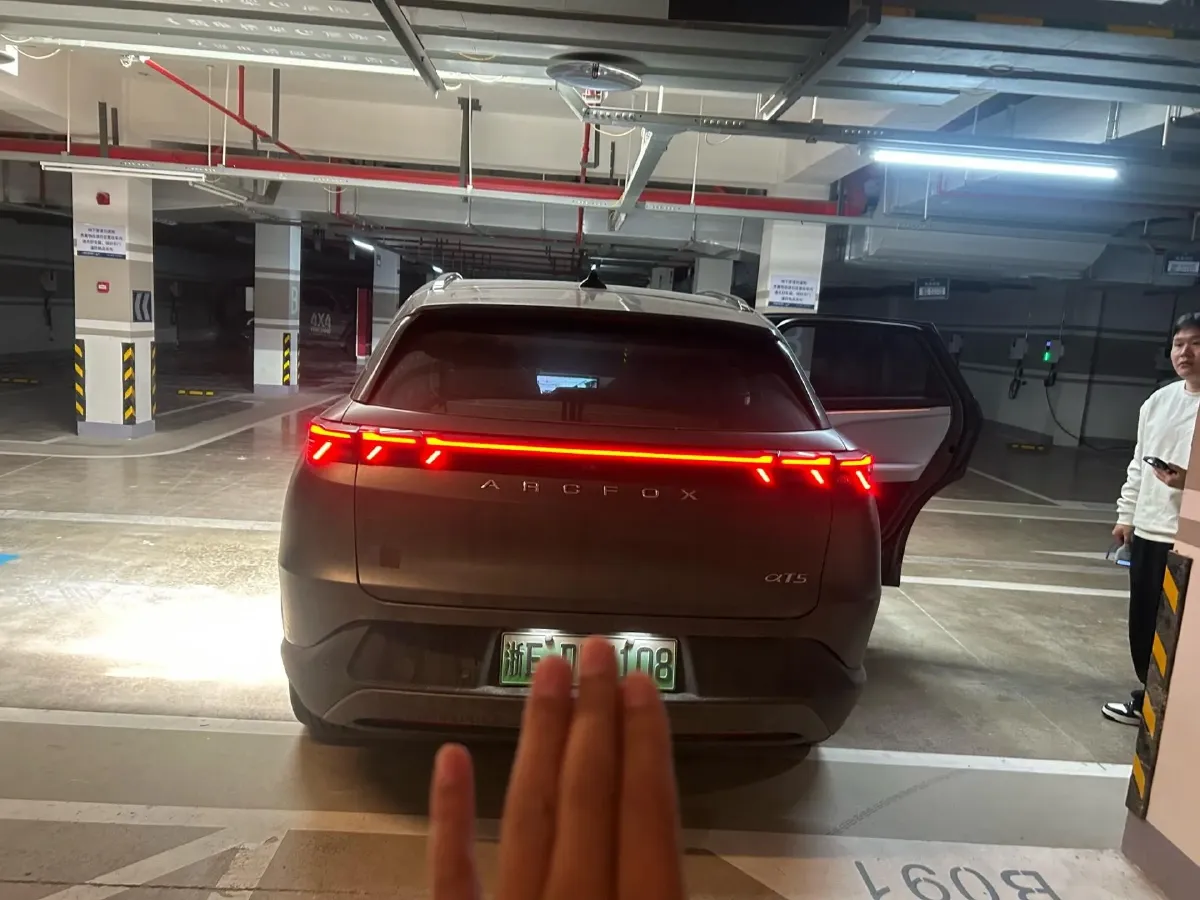 2024 HongQi H5 2.0T 224HP L4 8AT,autocango,china used car exporter,china ev exporter,chinese used car exporter,chinese used ev exporter