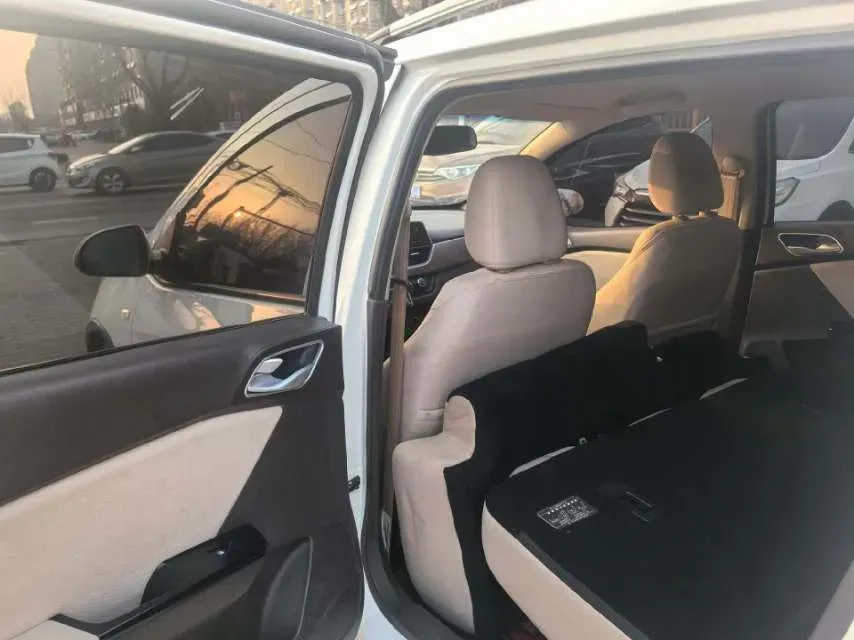 2017 BaoJun 310W 1.5L 112HP L4 6MT,autocango,china used car exporter,china ev exporter,chinese used car exporter,chinese used ev exporter