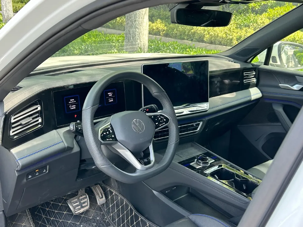 2024 Volkswagen Tiguan L 2.0T 220HP L4 7DCT,autocango,china used car exporter,china ev exporter,chinese used car exporter,chinese used ev exporter