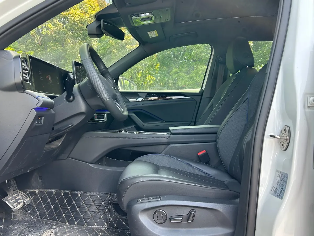 2024 Volkswagen Tiguan L 2.0T 220HP L4 7DCT,autocango,china used car exporter,china ev exporter,chinese used car exporter,chinese used ev exporter