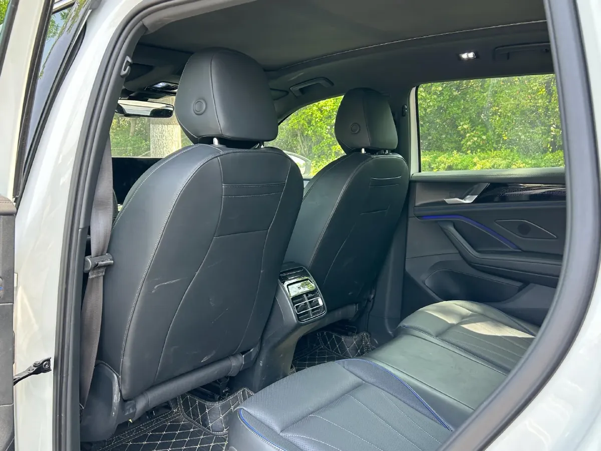 2024 Volkswagen Tiguan L 2.0T 220HP L4 7DCT,autocango,china used car exporter,china ev exporter,chinese used car exporter,chinese used ev exporter