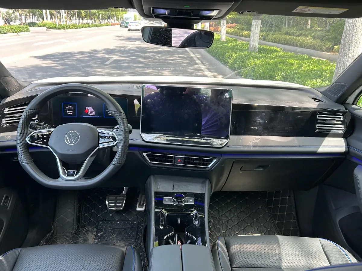 2024 Volkswagen Tiguan L 2.0T 220HP L4 7DCT,autocango,china used car exporter,china ev exporter,chinese used car exporter,chinese used ev exporter