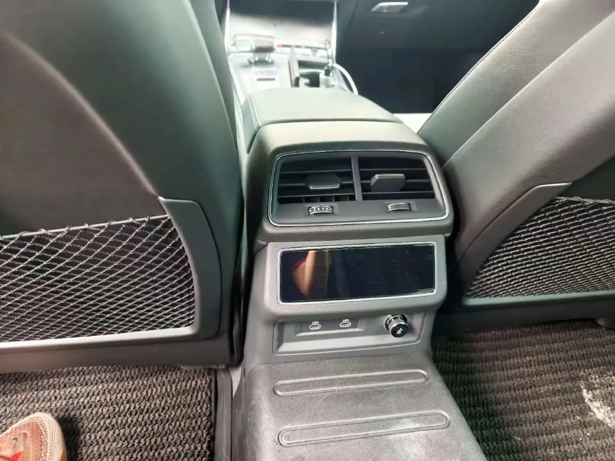 2024 Audi A6L 2.0T 245HP L4 7DCT,autocango,china used car exporter,china ev exporter,chinese used car exporter,chinese used ev exporter