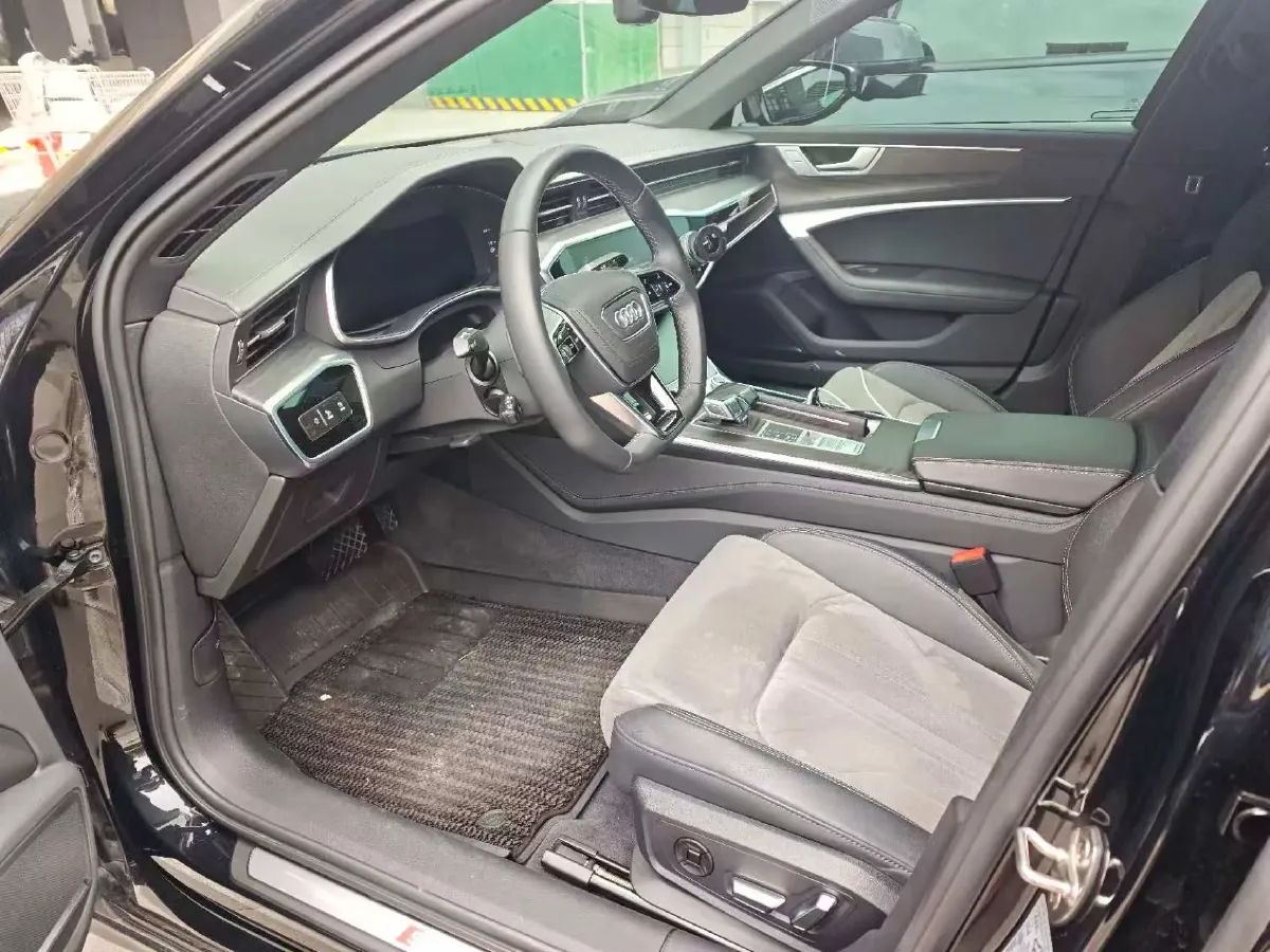 2024 Audi A6L 2.0T 245HP L4 7DCT,autocango,china used car exporter,china ev exporter,chinese used car exporter,chinese used ev exporter