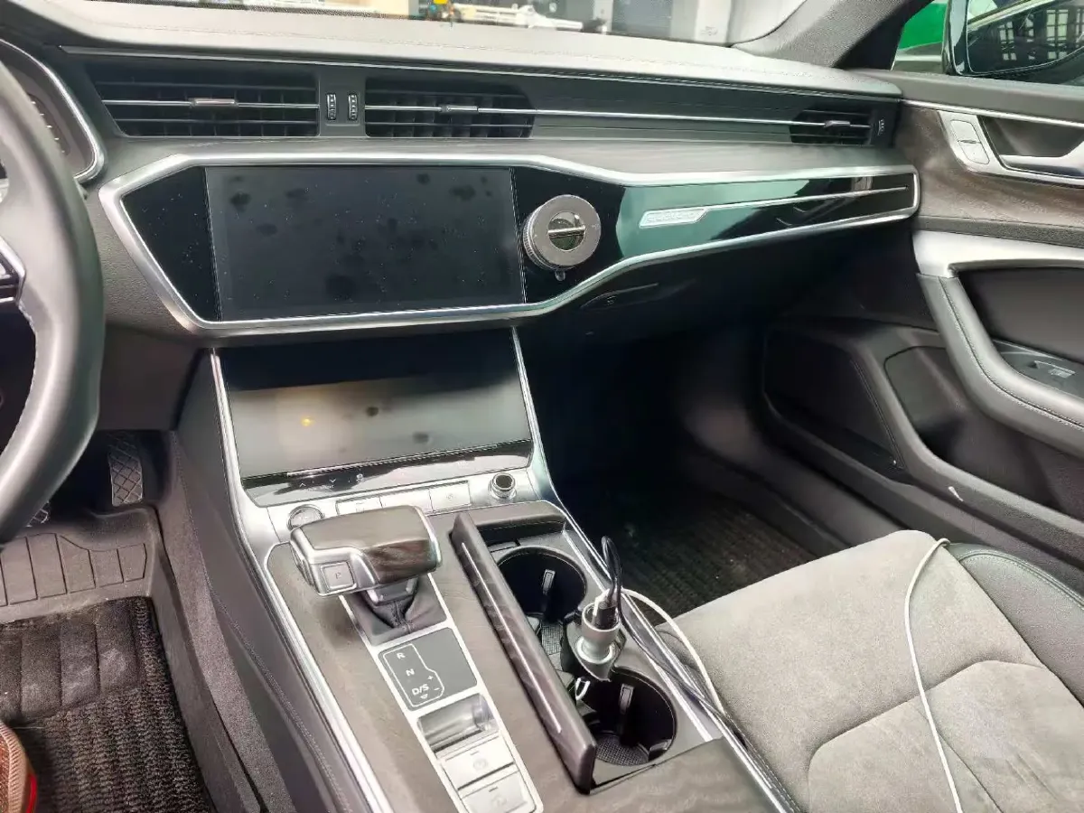 2024 Audi A6L 2.0T 245HP L4 7DCT,autocango,china used car exporter,china ev exporter,chinese used car exporter,chinese used ev exporter