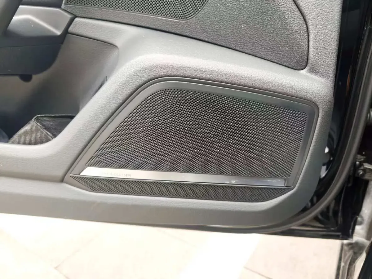 2024 Audi A6L 2.0T 245HP L4 7DCT,autocango,china used car exporter,china ev exporter,chinese used car exporter,chinese used ev exporter