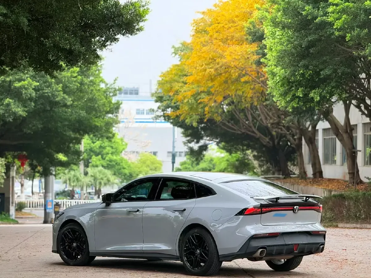 2023 ChangAn UNI-V 1.5T 188HP L4 7DCT,autocango,china used car exporter,china ev exporter,chinese used car exporter,chinese used ev exporter