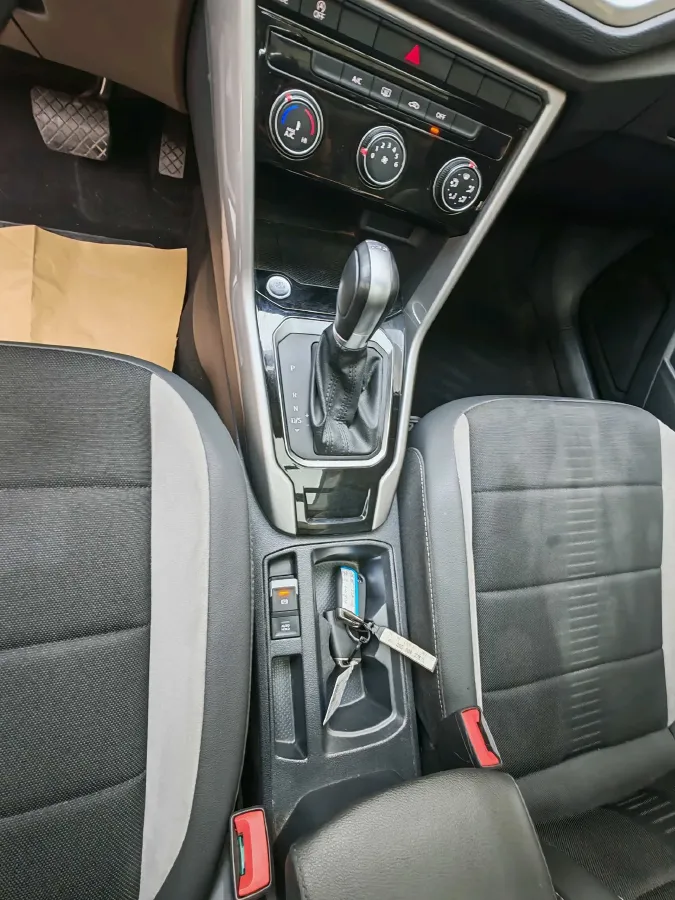 2021 Volkswagen T-Roc 1.4T 150HP L4 7DCT,autocango,china used car exporter,china ev exporter,chinese used car exporter,chinese used ev exporter