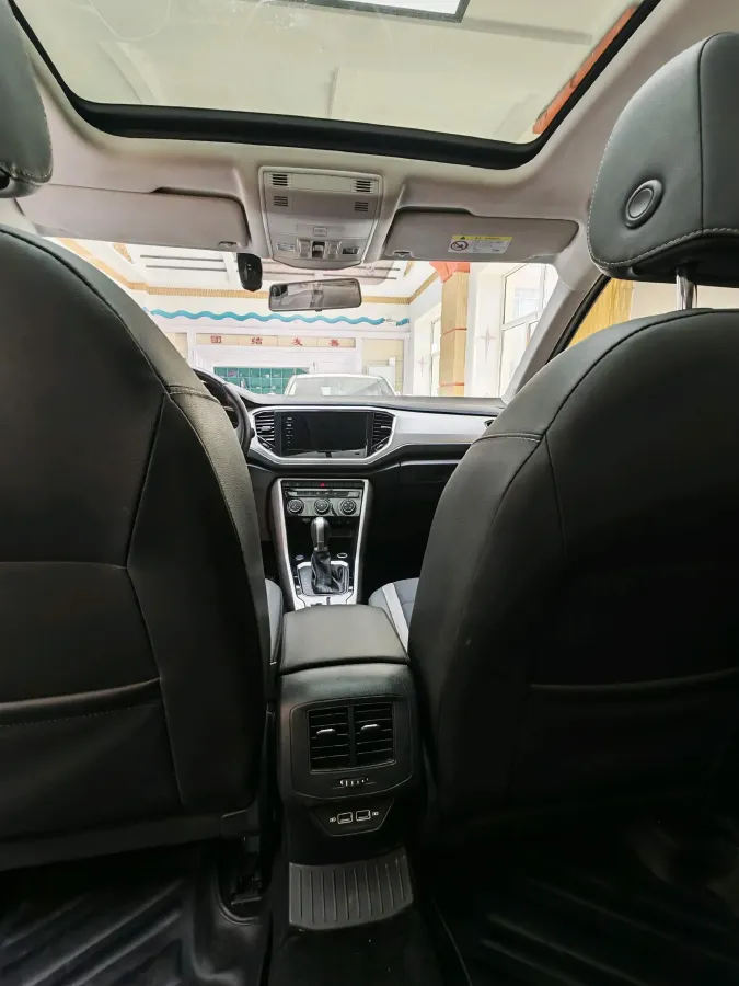 2021 Volkswagen T-Roc 1.4T 150HP L4 7DCT,autocango,china used car exporter,china ev exporter,chinese used car exporter,chinese used ev exporter