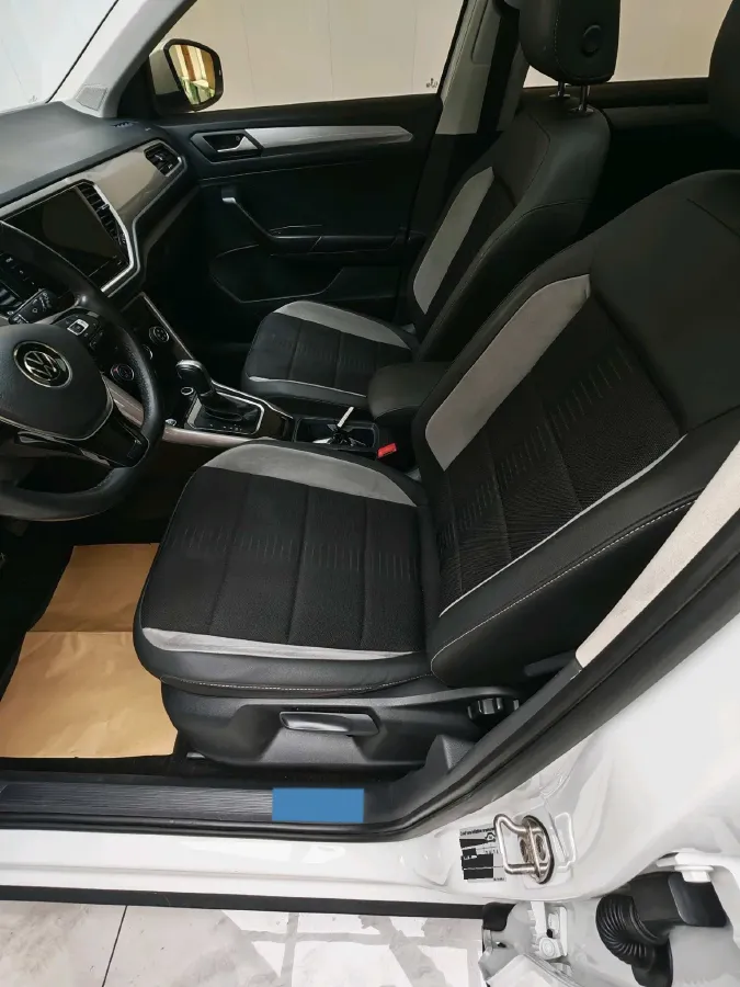 2021 Volkswagen T-Roc 1.4T 150HP L4 7DCT,autocango,china used car exporter,china ev exporter,chinese used car exporter,chinese used ev exporter