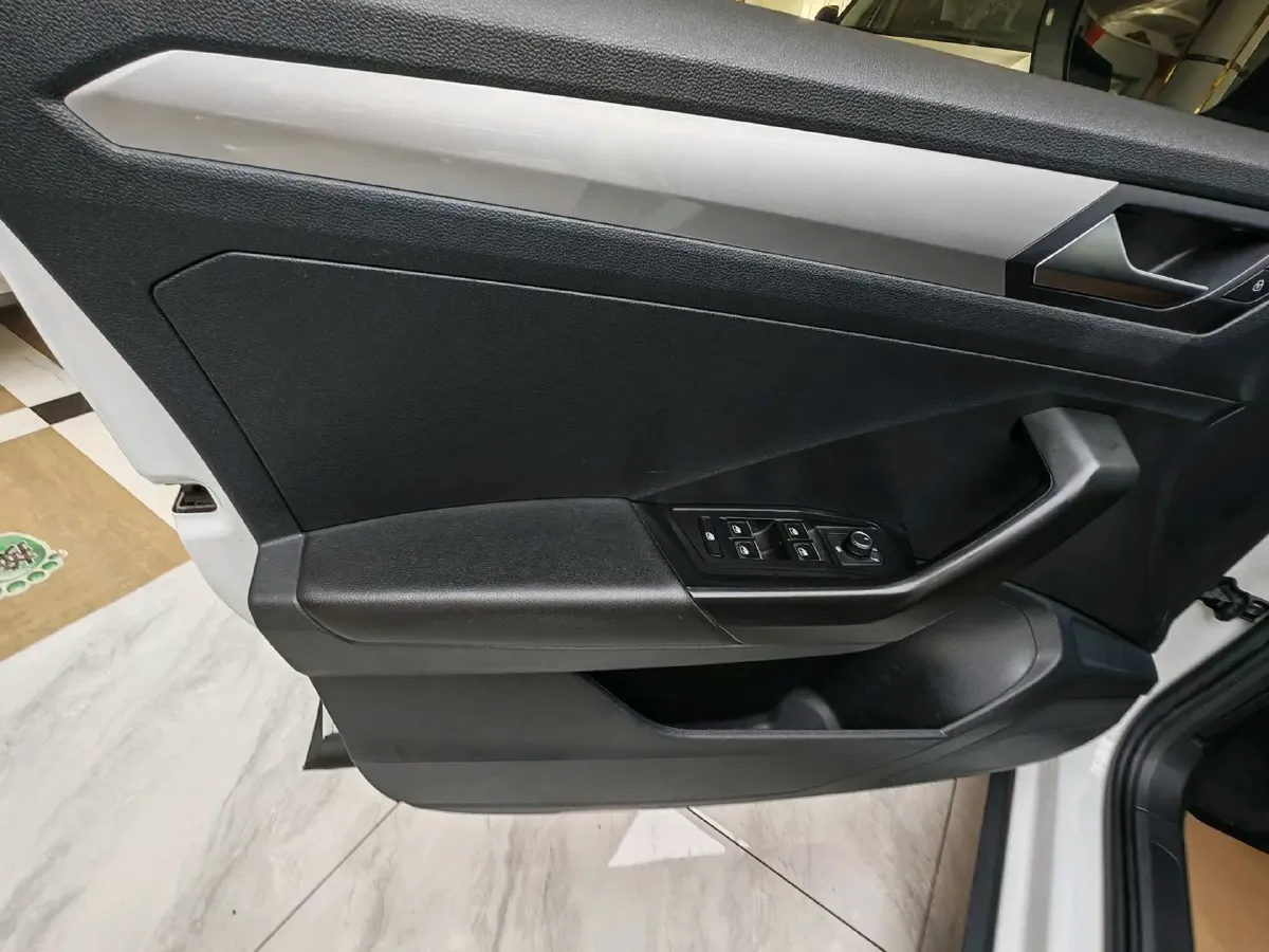 2021 Volkswagen T-Roc 1.4T 150HP L4 7DCT,autocango,china used car exporter,china ev exporter,chinese used car exporter,chinese used ev exporter