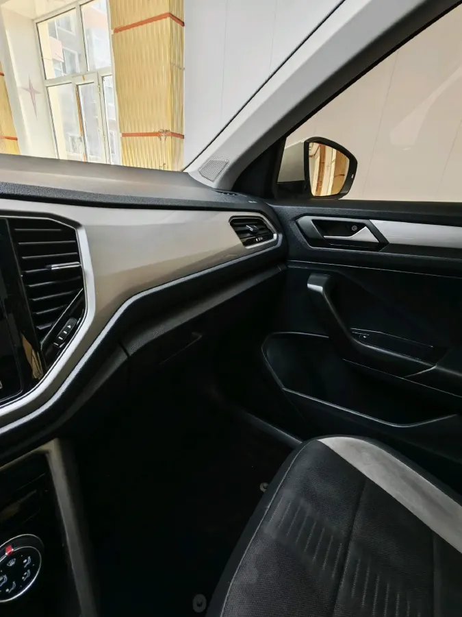 2021 Volkswagen T-Roc 1.4T 150HP L4 7DCT,autocango,china used car exporter,china ev exporter,chinese used car exporter,chinese used ev exporter