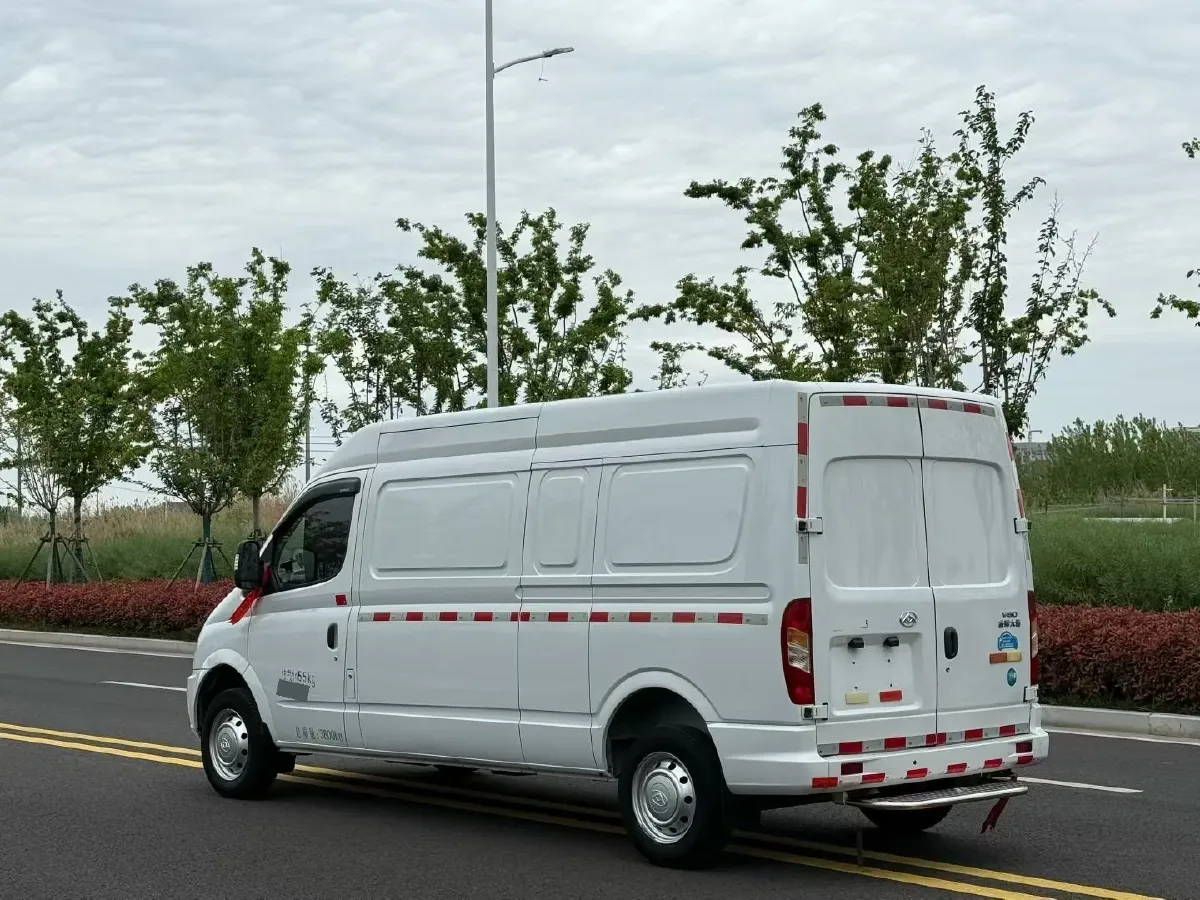 2021 MAXUS XinTu V80 2.0T 127HP L4 6MT,autocango,china used car exporter,china ev exporter,chinese used car exporter,chinese used ev exporter