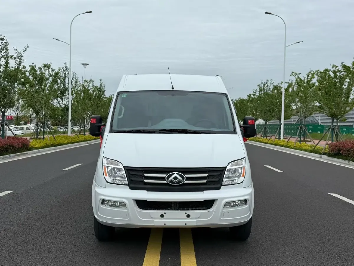 2021 MAXUS XinTu V80 2.0T 127HP L4 6MT,autocango,china used car exporter,china ev exporter,chinese used car exporter,chinese used ev exporter