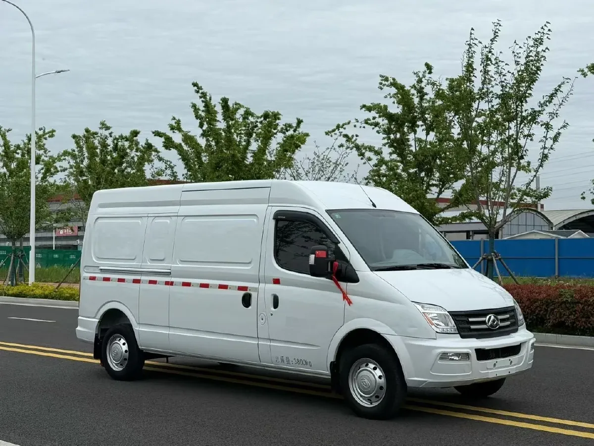 2021 MAXUS XinTu V80 2.0T 127HP L4 6MT,autocango,china used car exporter,china ev exporter,chinese used car exporter,chinese used ev exporter