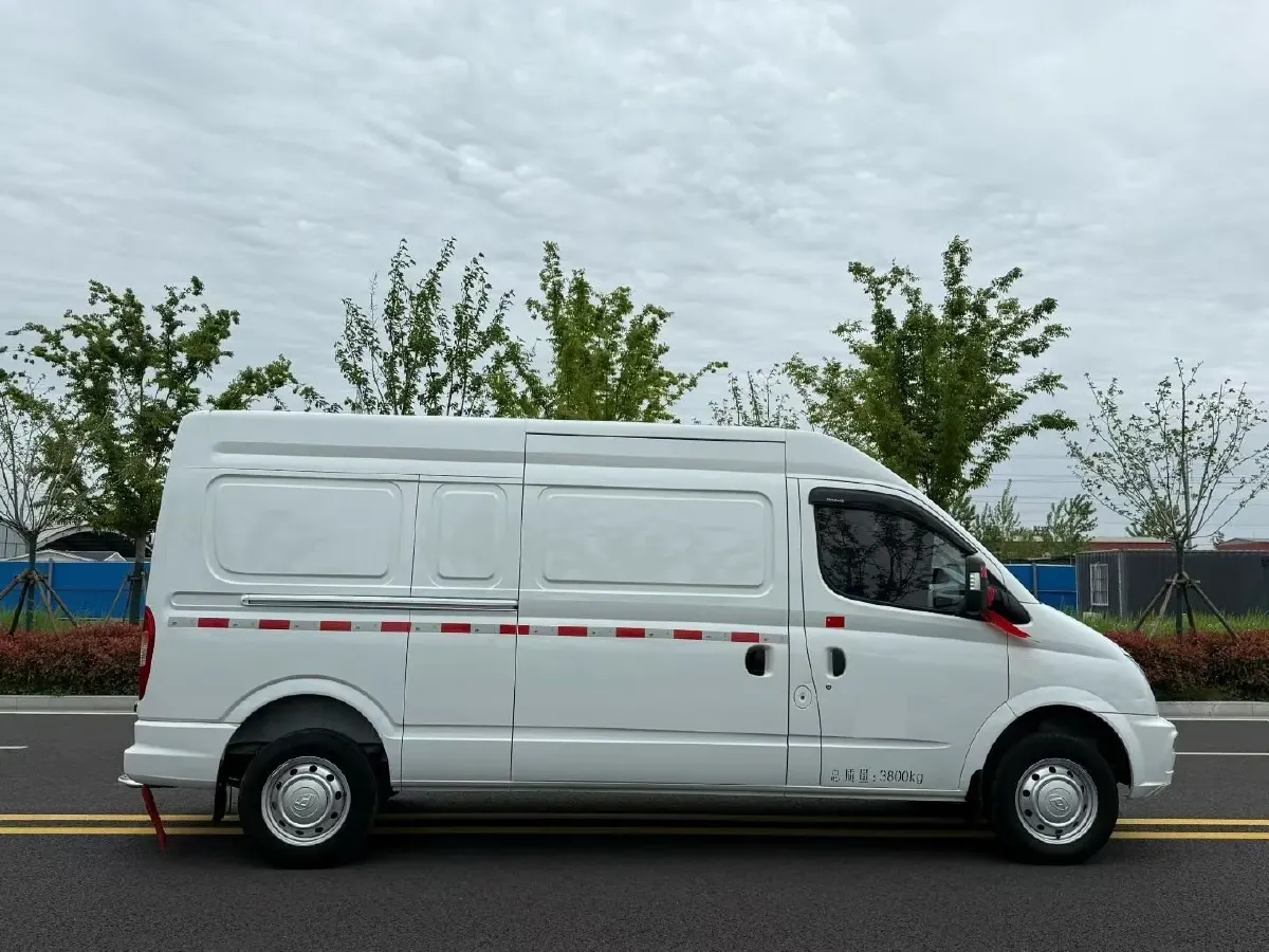 2021 MAXUS XinTu V80 2.0T 127HP L4 6MT,autocango,china used car exporter,china ev exporter,chinese used car exporter,chinese used ev exporter